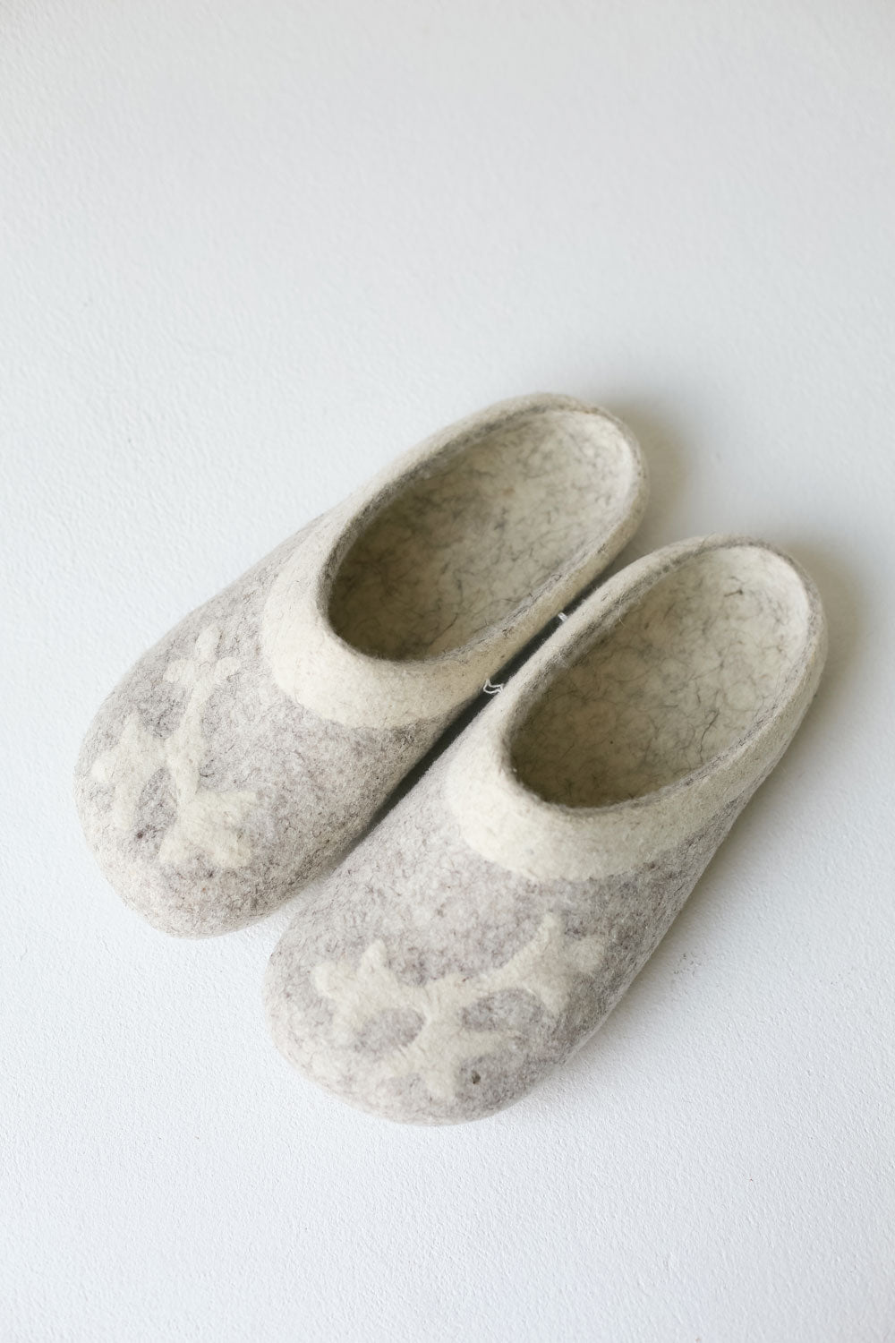 Handmade Felt Slippers with White National Ornaments
